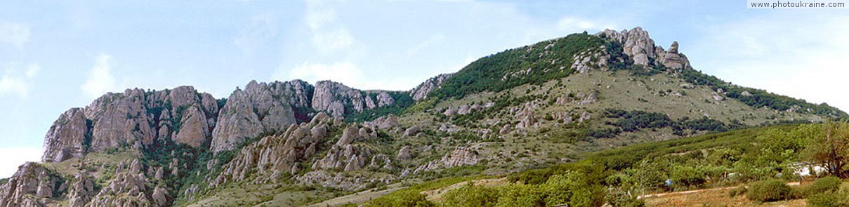  das Dorf Luchistoe. Die Berge Demerdzhi
die autonome Republik die Krim 