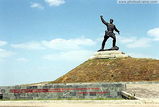  die Stadt Slavjanoserbsk. Das Denkmal den Kriegern des volkseigenen Kommissariats der inneren Sachen (NKVD)
Gebiet Lugansk 