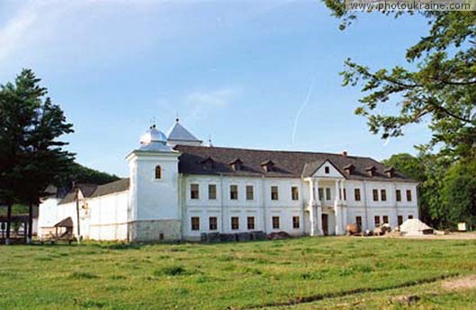  Unevsky das Kloster - Festung
Gebiet Lwow 
