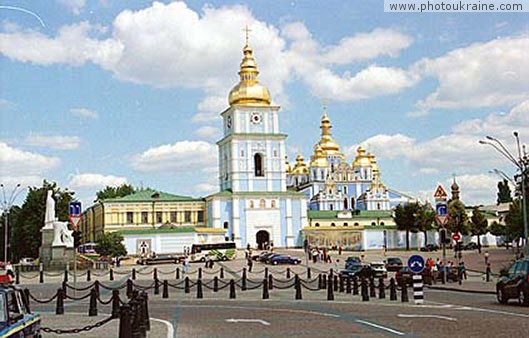 Mihajlovsky den Dom
die Stadt Kiew 
