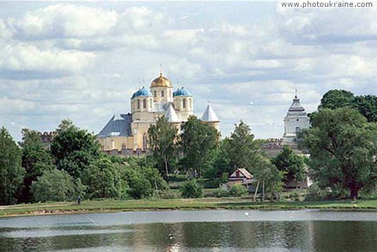  das Dorf Mezhirich. Troitsky das Kloster - Festung
Gebiet Rowno 