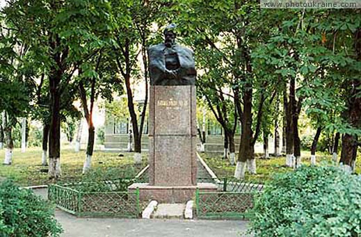  das Dorf Berezhnitsa. Das Denkmal Vassily Bozhenko
Gebiet Kirowograd 