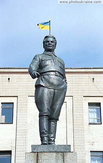  die Stadt Kirowograd. Das Denkmal Sergej Kirovu
Gebiet Kirowograd 