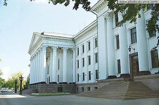  die Stadt Kramatorsk. Der Palast der Kultur Novokramatorskogo des Betriebs
Gebiet Donezk 