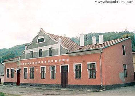  die Stadt Vyzhnitsa. Die ehemalige Synagoge
Gebiet Tschernowzy 