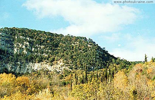  das Jalta-Gorno-Waldnaturschutzgebiet
die autonome Republik die Krim 