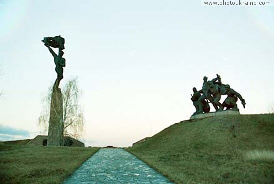  das Dorf Balyko-SHCHuchinka. Das Denkmal der Aufmarschbasis Bukrinskomu
Gebiet Kiew 