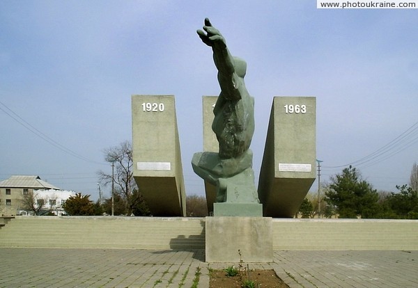 Krasnoperekopsk. Monument Three stormed of Perekop Autonomous Republic of Crimea Ukraine photos