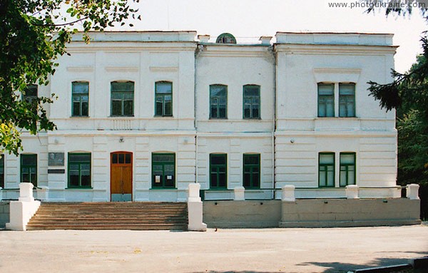 Brailiv. Front facade of palace Nadezhda von Mekk Vinnytsia Region Ukraine photos