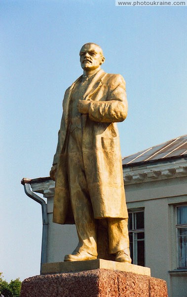 Murovani Kurylivtsi. Monument to V. Lenin Vinnytsia Region Ukraine photos