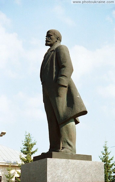 Nemyriv. Monument to V. Lenin in main square Vinnytsia Region Ukraine photos