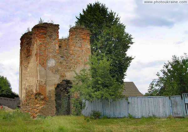 Selysche. Ruins of tomb Schenevskih Vinnytsia Region Ukraine photos