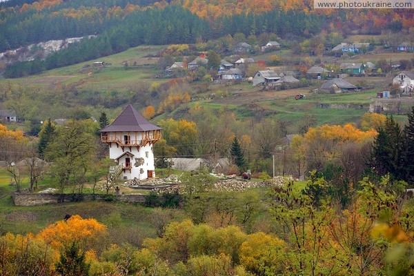 Busha. Fortress tower is not yet close to temple Vinnytsia Region Ukraine photos