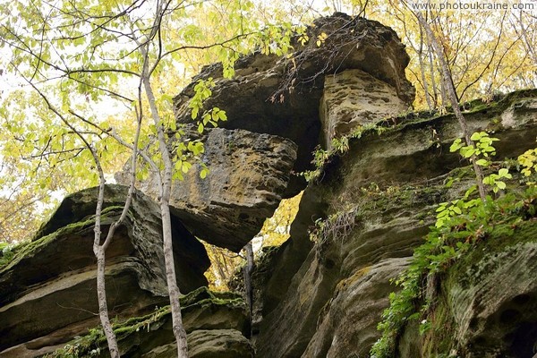 Busha. Hanging rock in Gaydamak Yar Vinnytsia Region Ukraine photos