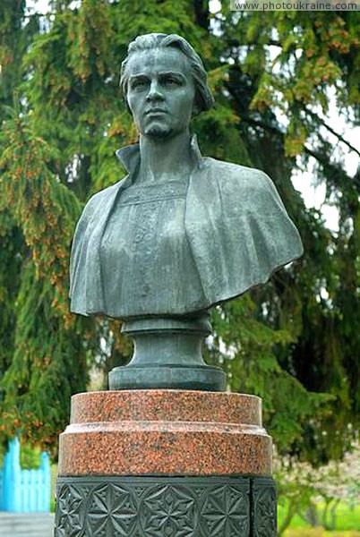 Kolodyazhne. Bronze bust of L. Ukrainka Volyn Region Ukraine photos