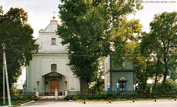 Pavlivka. Michael church and bell tower Volyn Region Ukraine photos