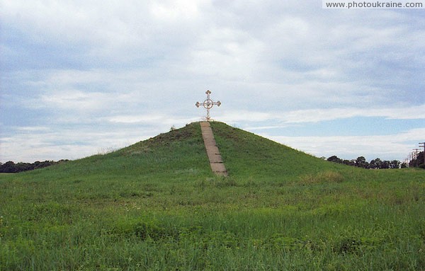 Kapulivka. Cossack's mound at turn of road to village Dnipropetrovsk Region Ukraine photos