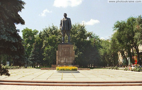 Donetsk. Monument to Artem (F. Sergeyev) Donetsk Region Ukraine photos