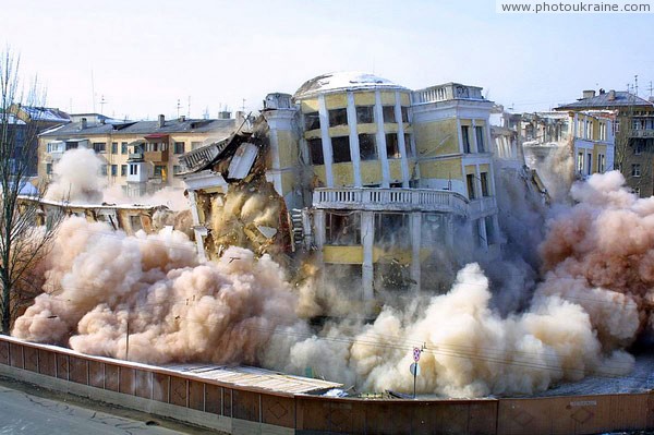 Donetsk. Clearing of building sites of Donbas Palace-1 Donetsk Region Ukraine photos
