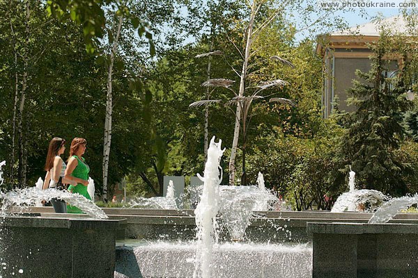 Donetsk. Bath bubble fountain on Pushkin boulevard  Donetsk Region Ukraine photos