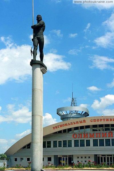 Donetsk. Intravital monument to Sergey Bubka Donetsk Region Ukraine photos