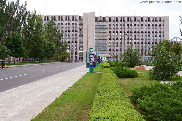 Donetsk. Regional administration in October square Donetsk Region Ukraine photos