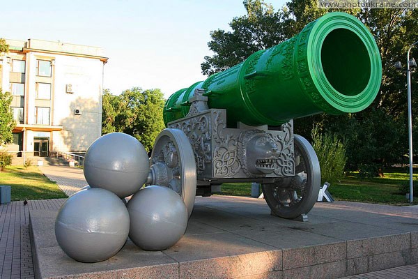 Donetsk. Tsar-cannon  Moscow's gift Donetsk Region Ukraine photos