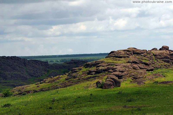 Kamiani Mohyly Reserve. Granites Donetsk Region Ukraine photos