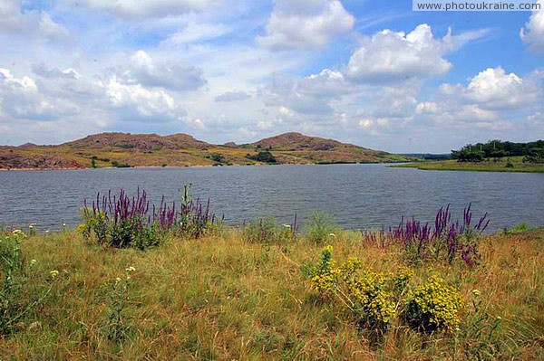Kamiani Mohyly Reserve. Reserve pond Donetsk Region Ukraine photos