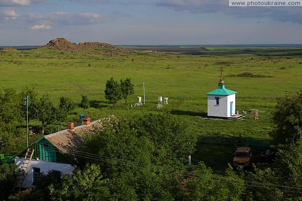 Kamiani Mohyly Reserve. Manor reserve Donetsk Region Ukraine photos