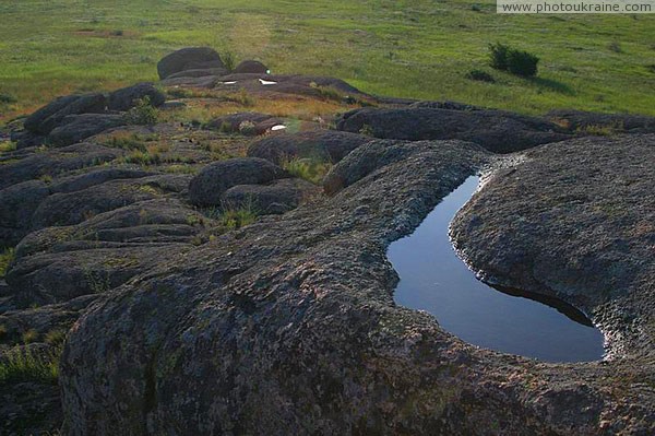Kamiani Mohyly Reserve. Natural curve Donetsk Region Ukraine photos