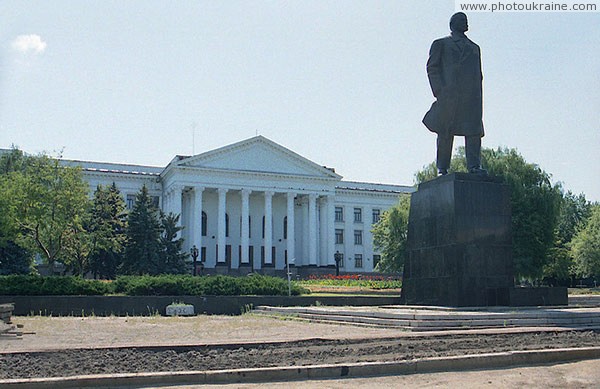 Kramatorsk. Palace of culture and monument to V. Lenin Donetsk Region Ukraine photos