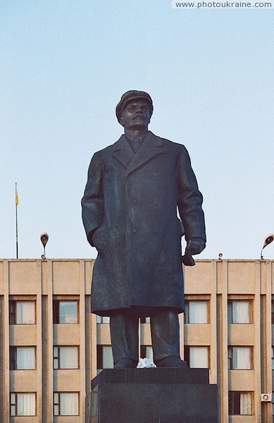 Sloviansk. Monument to V. Lenin Donetsk Region Ukraine photos