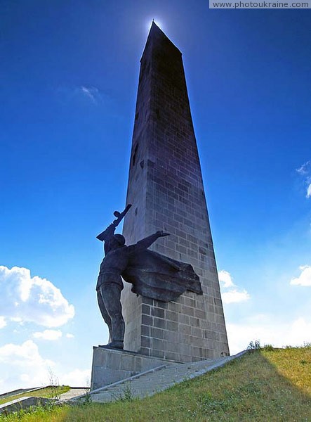 Savur-Mohyla. Chief obelisk and monument Donetsk Region Ukraine photos