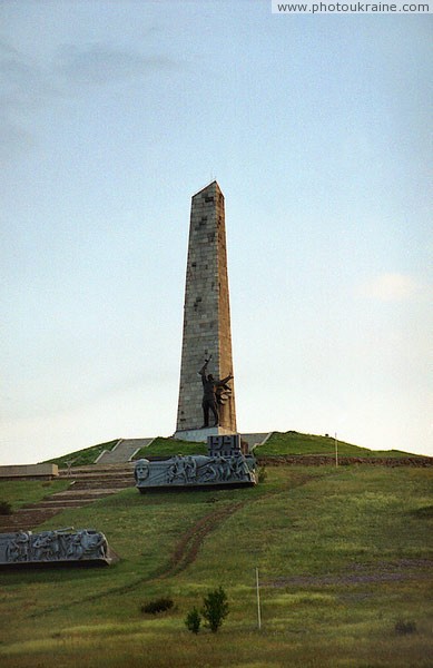Savur-Mohyla. Chief obelisk memorial Donetsk Region Ukraine photos