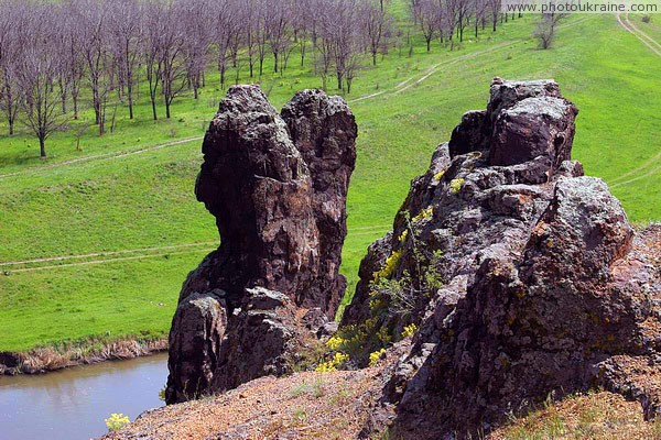 Starolaspa. Cliffs above Kalmius Donetsk Region Ukraine photos