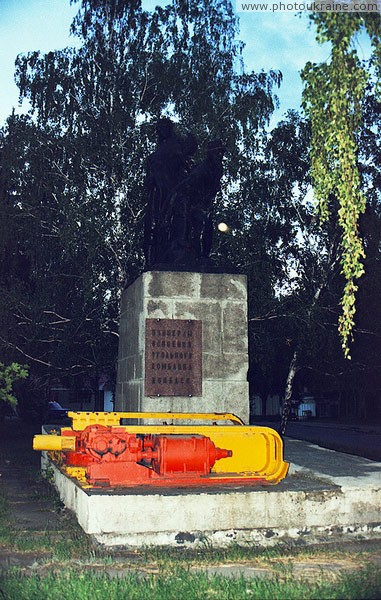 Torez. Monument in honor of first mine harvester Donetsk Region Ukraine photos