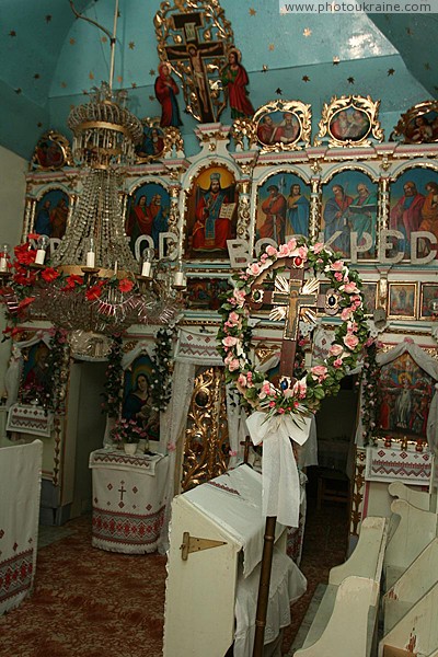 Deshkovtysia. Iconostasis of Church of Intercession Zakarpattia Region Ukraine photos