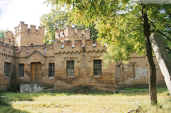 Vasylivka. Southern flank of Eastern wing of estate Zaporizhzhia Region Ukraine photos