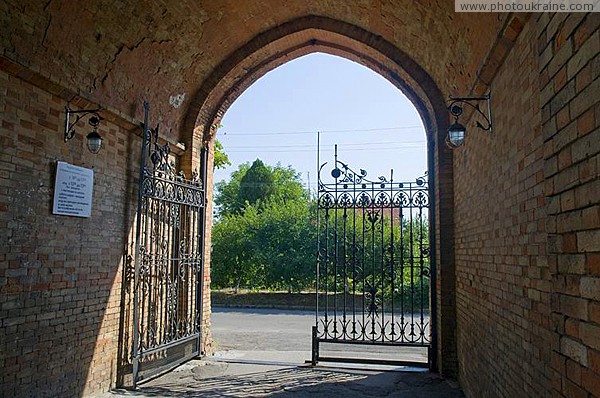 Vasylivka. Open gates of North wing Zaporizhzhia Region Ukraine photos