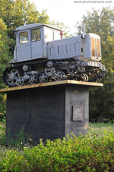 Guliaypole. Monument to tractor, furrow fields Zaporizhzhia Region Ukraine photos