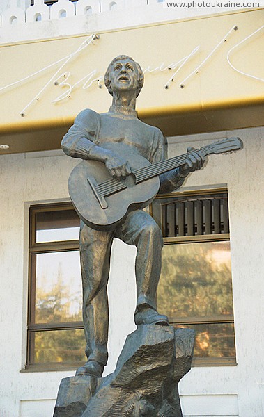 Melitopol. First monument to Vladimir Vysotsky Zaporizhzhia Region Ukraine photos