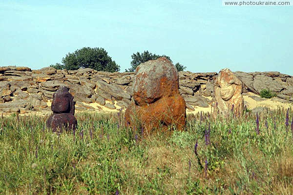 Terpinnia. Scythian women at foot of Stone Grave Zaporizhzhia Region Ukraine photos