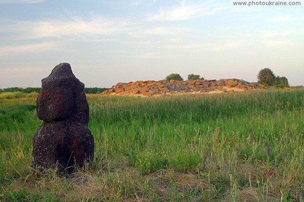 Terpinnia. Landscape Stone Grave Zaporizhzhia Region Ukraine photos