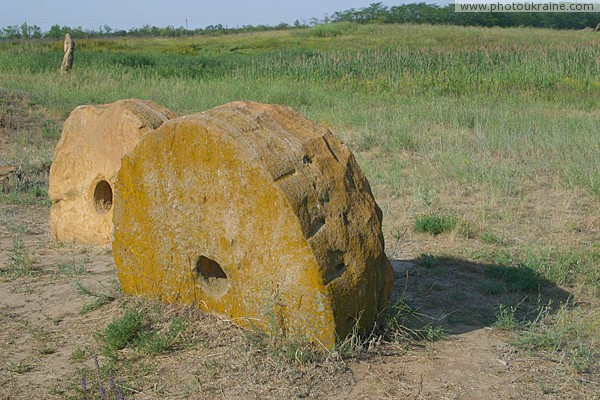 Terpinnia. Longtime sandstone millstone Zaporizhzhia Region Ukraine photos