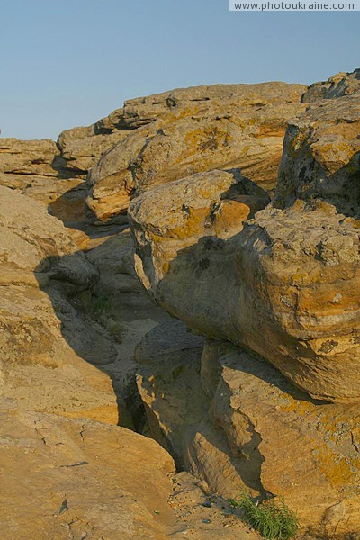 Terpinnia. In sandstones noticeable stratification Zaporizhzhia Region Ukraine photos