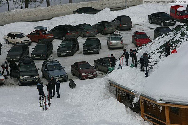Bukovel. Releasing the roof from the snow Ivano-Frankivsk Region Ukraine photos