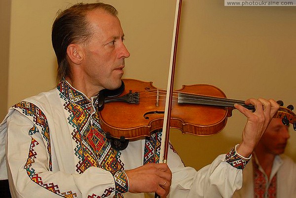 Bukovel. Hutsul violinist Ivano-Frankivsk Region Ukraine photos