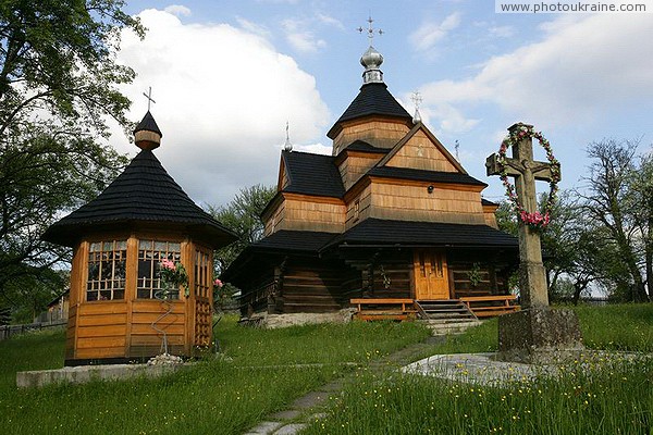 Vorokhta. Peter and Paul Church and the well Ivano-Frankivsk Region Ukraine photos