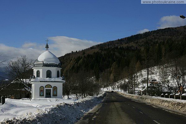 Dora. The highway Yaremche - Delyatin and roadside chapel Ivano-Frankivsk Region Ukraine photos
